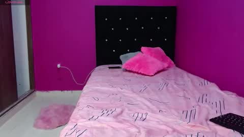 Snapshot of hermione_sweet18 chatting on February 5, 10:44 pm Alana online show from February 5, 10:44 pm