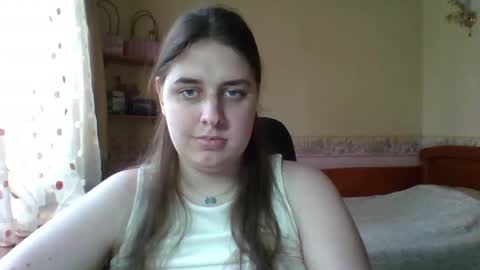 hess_luna_ online show from April 24, 12:40 pm