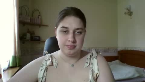 hess_luna_ online show from April 29, 9:03 am