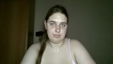 hess_luna_ online show from August 3, 9:04 am