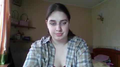 hess_luna_ online show from November 11, 10:06 am