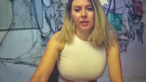 Snapshot of hestesiaxx chatting on October 13, 11:18 pm Hestesiaxx online show from October 13, 11:18 pm