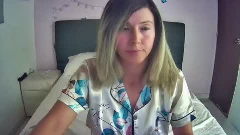 Hestesiaxx online show from July 13, 2:04 am