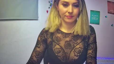 Snapshot of hestesiaxx chatting on September 23, 1:43 am Hestesiaxx online show from September 23, 1:43 am