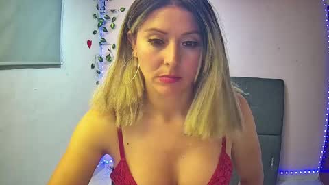 Snapshot of hestesiaxx chatting on December 13, 1:59 am Hestesiaxx online show from December 13, 1:59 am