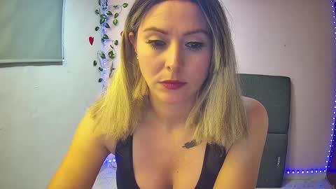 Snapshot of hestesiaxx chatting on December 14, 1:49 am Hestesiaxx online show from December 14, 1:49 am