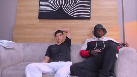 heteros men online show from April 23, 1:46 pm