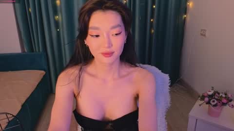 Snapshot of hey_herbal chatting on February 5, 2:59 pm Audrey online show from February 5, 2:59 pm