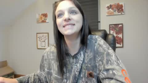 Snapshot of hi_cut_cutie chatting on October 2, 1:43 pm Paige online show from October 2, 1:43 pm