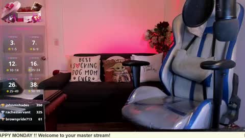 Snapshot of hi_im_rachel_ chatting on February 19, 3:17 am Call me Rachel... online show from February 19, 3:17 am