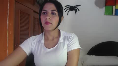 hilaril18 online show from October 20, 11:54 pm