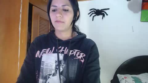 hilaril18 online show from October 24, 12:33 am