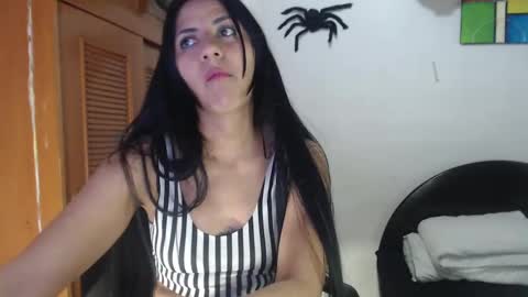 hilaril18 online show from October 22, 12:14 am