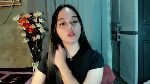 hilarymolly online show from April 22, 3:24 am