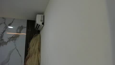 Hilary Thomsom online show from March 15, 12:19 pm