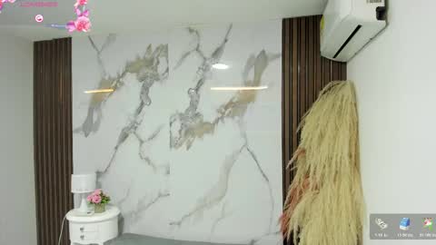 Hilary Thomsom online show from March 12, 1:04 pm