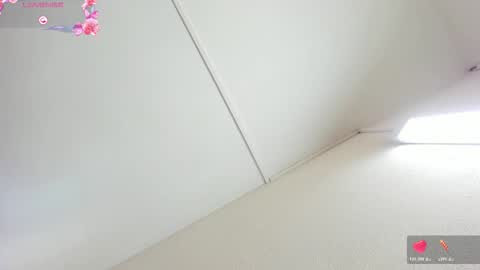 Hilary Thomsom online show from March 17, 12:21 pm