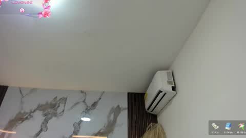 Hilary Thomsom online show from March 16, 12:20 pm