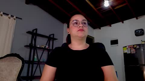 Snapshot of hillary_12 chatting on September 24, 9:05 am Miranda online show from September 24, 9:05 am