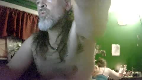 hippiedad333 online show from August 1, 6:15 am
