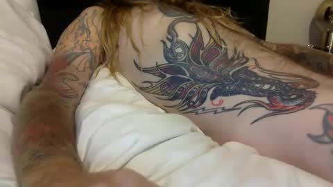 Snapshot of hippybiker chatting on October 29, 11:34 am hippybiker online show from October 29, 11:34 am