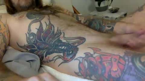 Snapshot of hippybiker chatting on December 7, 12:03 am hippybiker online show from December 7, 12:03 am