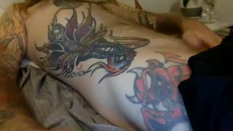 Snapshot of hippybiker chatting on December 5, 2:15 am hippybiker online show from December 5, 2:15 am