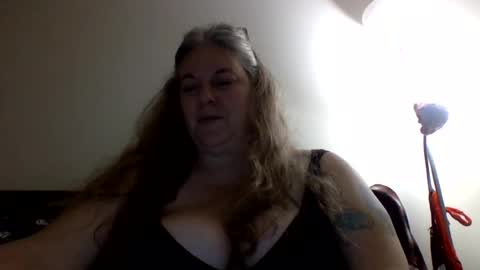 hippysnewhere online show from July 16, 9:01 am