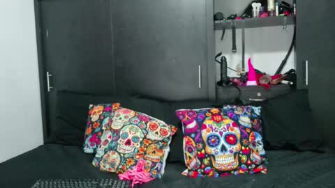 Elizabeth online show from February 9, 10:54 pm