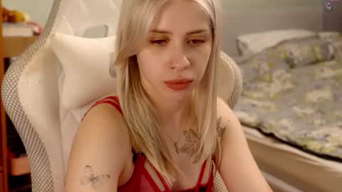 Holly online show from June 24, 8:38 pm
