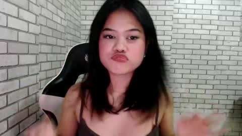 hoelyfloryn online show from March 24, 1:06 pm