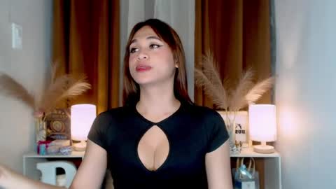 hoelymarie online show from July 28, 3:21 pm