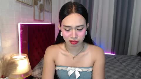 hoelymolly online show from April 28, 2:27 am
