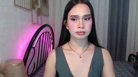 hoelymolly online show from June 12, 2:54 am