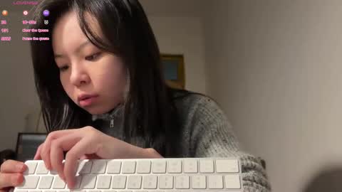 Snapshot of hola_sunflower chatting on October 20, 6:13 pm amy online show from October 20, 6:13 pm
