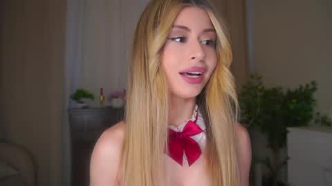 Moni Monica online show from May 1, 8:08 am