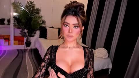 Snapshot of holee_laura chatting on September 17, 3:10 am Ms. Laura online show from September 17, 3:10 am