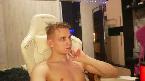 Snapshot of holiday_boys chatting on September 30, 7:57 pm Extaz Athrey Howard online show from September 30, 7:57 pm