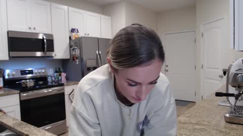 Holi Hurricane online show from November 7, 4:15 am