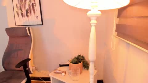 Hollie online show from March 10, 3:27 pm