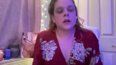 Snapshot of holly23hopefull chatting on December 18, 4:31 am Hollys Drive threw Side Of CB. online show from December 18, 4:31 am