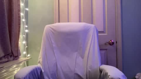 Snapshot of holly23hopefull chatting on December 25, 7:35 am Hollys Drive threw Side Of CB. online show from December 25, 7:35 am