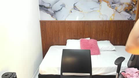 Holly 22 online show from April 24, 12:40 pm