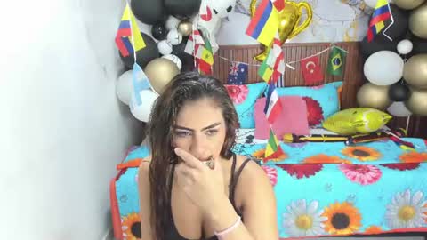 Holly 22 online show from July 3, 11:04 am