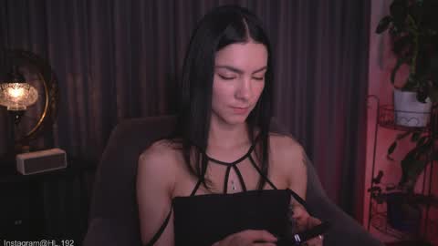 Holly Linder online show from April 30, 1:21 am