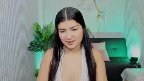 hollyn_tay online show from March 18, 3:23 am