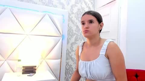Holly online show from May 6, 8:04 pm