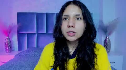hollypeach_ online show from July 20, 8:21 pm
