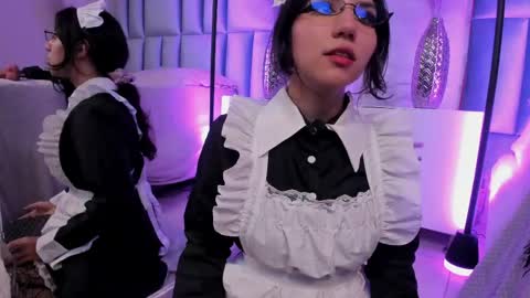 hollypeach_ online show from May 1, 8:58 pm