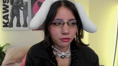 hollypeach_ online show from June 17, 9:09 pm